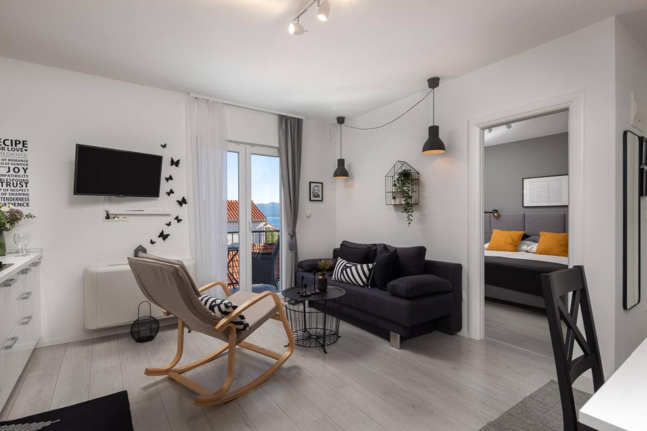 Apartments Valentina Bol Exterior photo